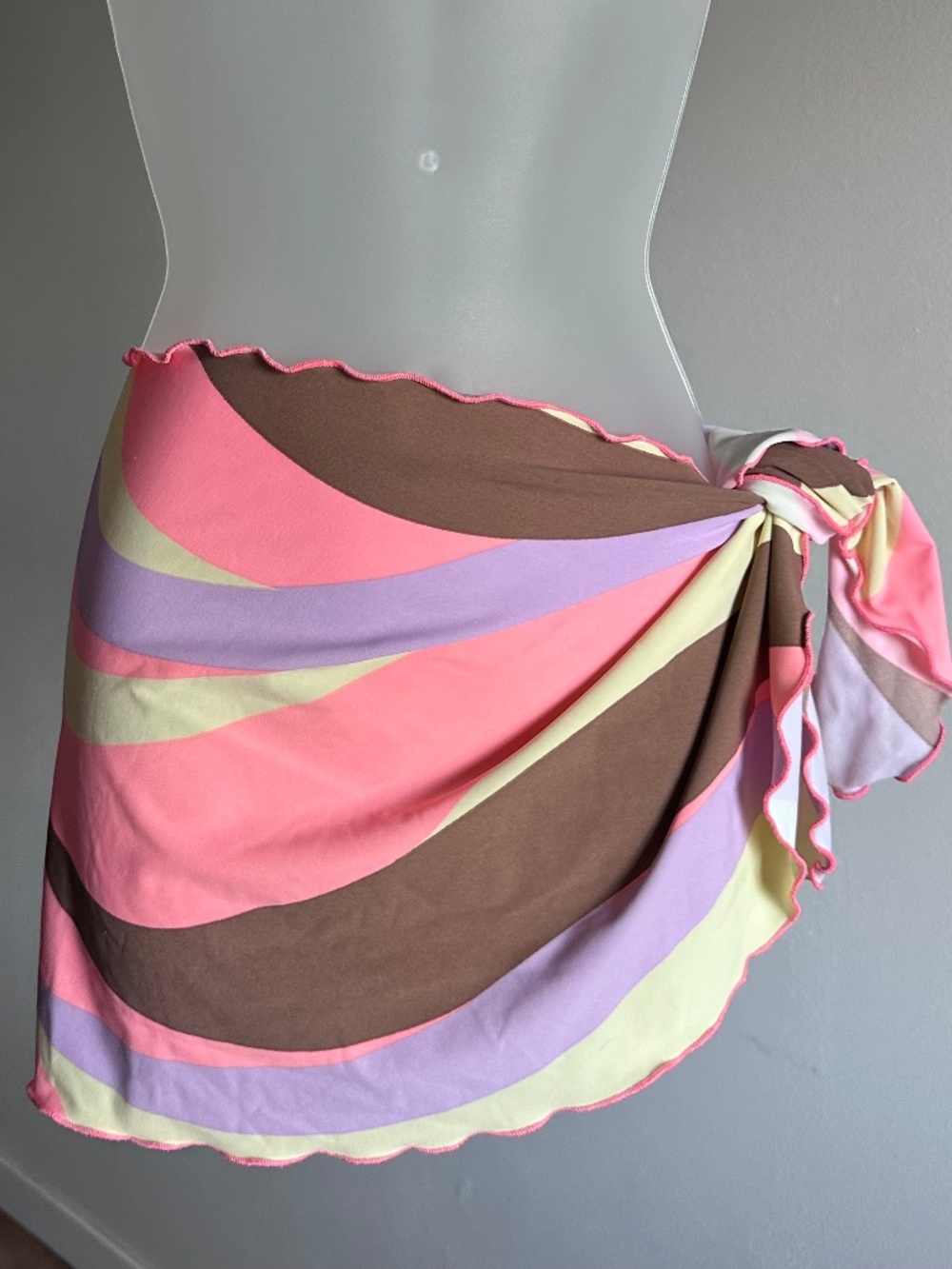 Sarong - Picture 1 of 3